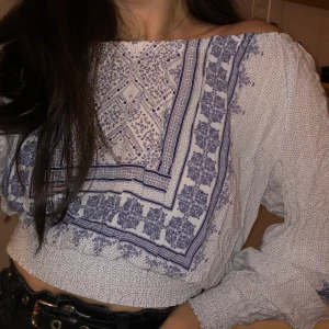 Off shoulder tröja - Fin tröja som både är sval och snygg på sommaren. Passar st Xs, S och M  Skicka ett DM eller skriv i kommentarsfältet 🌸