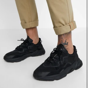 Adidas Ozweego - Stl 36. Använda 2 gånger. Nypris 1200kr.