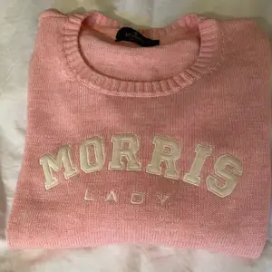 Stickad rosa Morris Lady tröja. Fåtal ggr använd därför i fint skick 