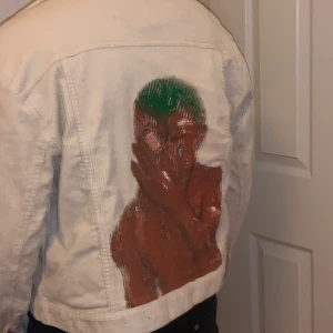 Frank ocean manchester jacka - Snygg frank ocean jacka!! Målad av mig med textilfärg. Priset kan diskuteras via dm!