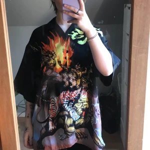 Oversized skjorta - Oversized skjorta från okänt märke! Sitter otroligt snyggt och den är otroligt skön med bra kvalitét! 