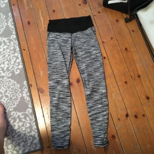  - Träningstights från hm sport