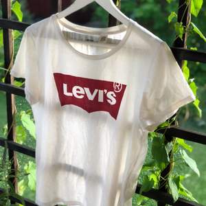 Levis T-shirt. Pris inkl frakt ✨