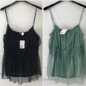  - ENDAST DEN GRÖNA KVAR. Topp i tyll från H&M, helt ny med lapp kvar. Välj två toppar/t-shirts/tröjor från mina annonser så får ni den ena för halva priset!