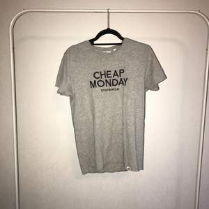 Cheap Monday T-shirt i bra skick