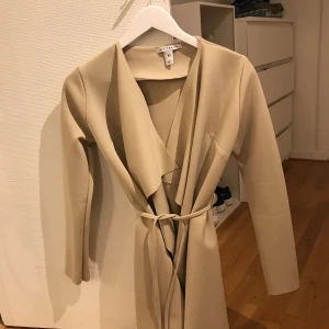  - Tunn kappa från Nelly, toppen skick! Använd en gång