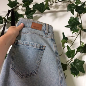  - Hur söt är inte den här A-linje kjolen ifrån Zara? Har personligen inte använt men är köpt secondhand. Skicket är dock så gott som nytt!🌸priset är inkl. frakt. Om ni har någon mer fråga, kolla gärna in min profil eller skicka till mig🌿💞