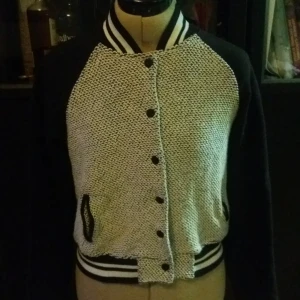  - Jacka från New Yorker. Stl M. 40kr.