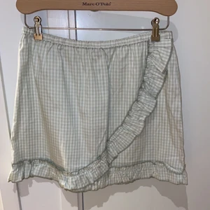 Grön&vit-rutig kjol  - Helt oanvänd! Köparen står för frakt ✨💜