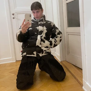 SCHOTT N.Y.C x CALIROOTS puffer - PUFFER JACKET IN COW PRINT. SIZE XS. BIG IN SIZE. FEELS MORE LIKE A SMALL-MEDIUM. ONLY WORN A FEW TIMES. IT’S SO COMFY AND WARM. 