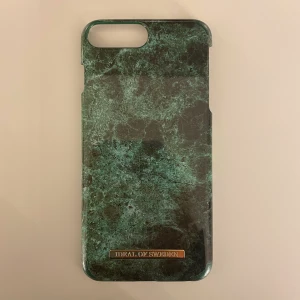 Ideal of Sweden mobilskal - Jättesnyggt mobilskal från Ideal of Sweden i färgen Green Marble, använt endast en gång. Nyskick 🐢💚 passar iPhone 8 Plus 📱 ord. Pris 299kr 💖 kontakta mig för frågor/ fler bilder 💚