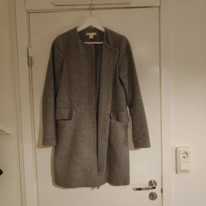 Kappa - En grå höstkappa från Hm. 