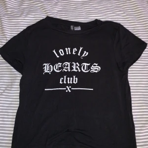 Tröja strl xs - Tröja i strl xs från HM. Använd några gånger och är i fint skick.