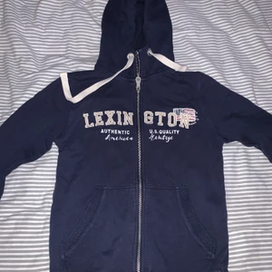 Luvtröja strl xs - Luvtröja i strl xs från Lexington, använd men fint skick.