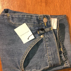 Whyszeck  - Det är en whyszeck byxor,Siz är 28 och Farg är Lt.blue