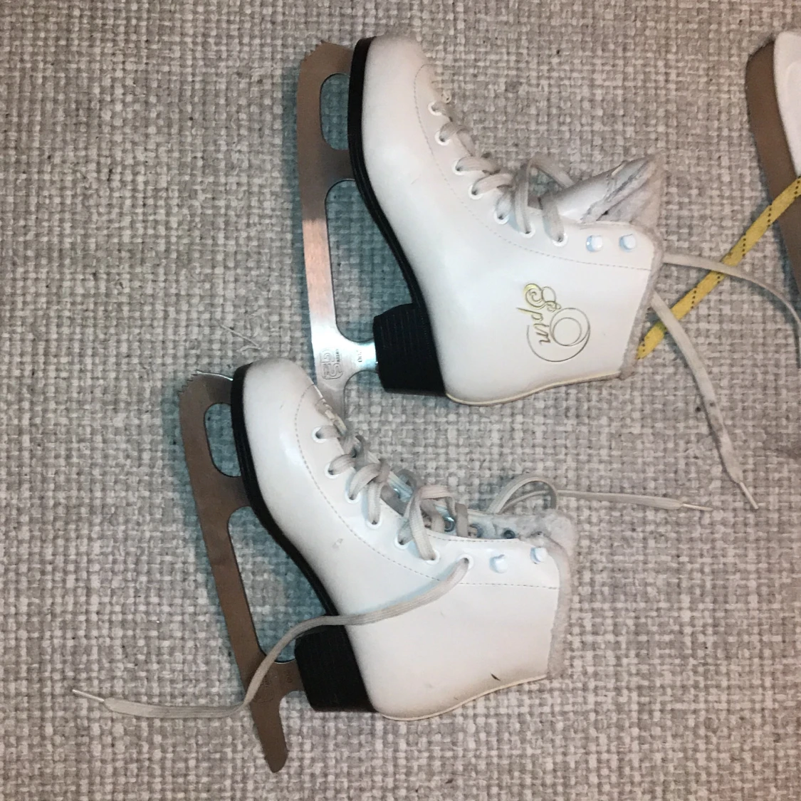 Skridskor i stl 33 och 39 - 90