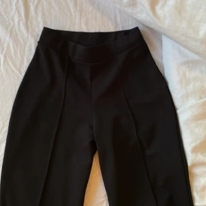 Kostymbyxor  - Säljer mina kostymbyxor då jag har nästan likadana redan💞