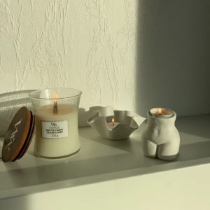 Skulptur  - Du kan fortfarande vara med och bidra! Vid köp av en ljuslykta (39kr) går 10kr till Barncancerfonden och vid köp av den fina kropps ljuslyktan (119kr) går 20kr till Barncancerfonden❤️