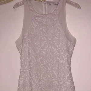vit klänning strl M - anvönd en gång