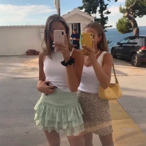 Volangkjol - Intressekoll på den här fina volangkjolen från Zara💚!!OBS lånad bild av: alvapleiner!! Fråga privat om fler bilder! Buda från 170 kr 💚 Högsta bud: 250 kr