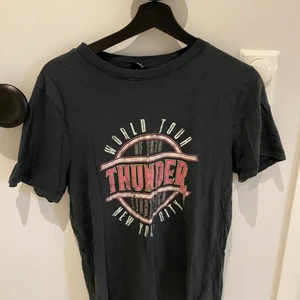 Topp - Fin topp som nästan ät helt ny