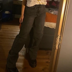 Zara liknande jeans  - Jeans jag köpte från en sellout på instagram. De var tyvärr för korta för mig jag är 170. Storlek 36. Vet inte vart dom är ifrån 