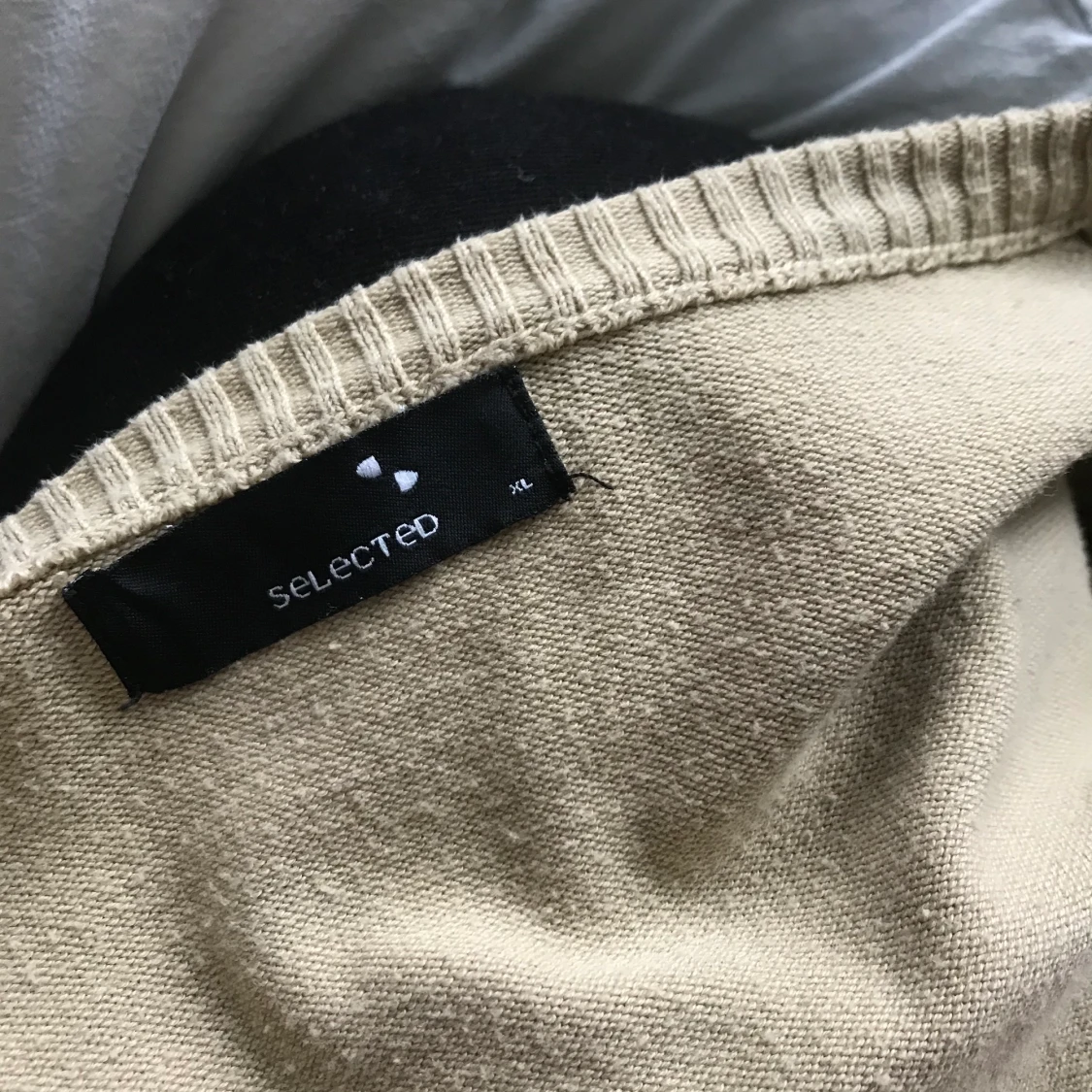 V-ringad tröja  - 90