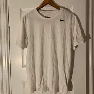 Vit Nike Dri-Fit T-shirt strl L 