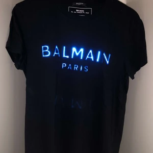 Balmain T-shirt storlek S - Äkta Balmain T-shirt storlek S! Orginal pris :- 3199kr