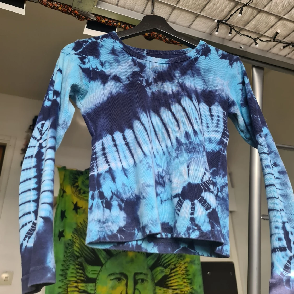 Tie dye magtröja - 91