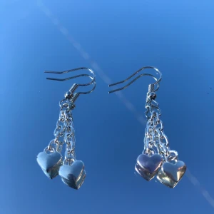 Örhängen  - Säljer dom här snygga örhängena🥰