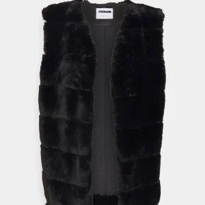 Pälsväst - veromoda - Noisy May NMLINT VEST - Väst, ifrån veromoda. Aldrig andvänd. Väldigt fint och mjukt material. Storlek xs men passar S