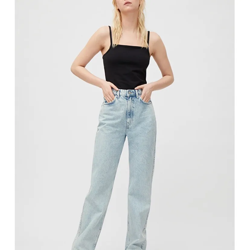 Har dessa row jeans från weekday i färgen aqua blue 24/30. Dock är dessa för korta på mig som är 170. Undrar om någon har längd 32 eller 34 så 25/32 eller 25/34. Kan byta eller köpa🥰. Jeans & Byxor.
