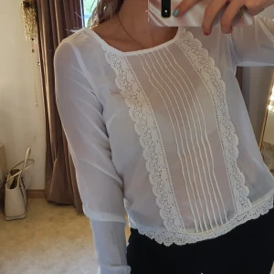 Blus - Så fin blus, tyvärr för liten för mig! Frakt 22kr💕 