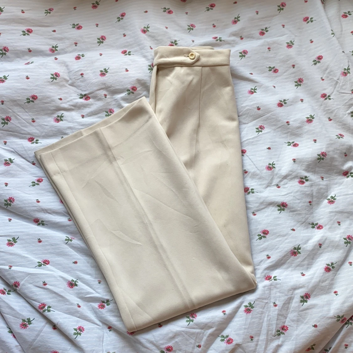 Vit/beiga kostymbyxor till salu!đ