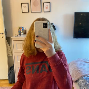 Vans hoodie - Aldrig använd Vans hoodie, mycket skön och super fin färg nu till hösten pris går att diskuteras frakt tillkommer även ❤️