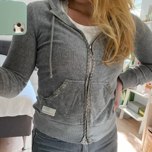 Kofta  - Jättemysigt kofta från Odd Molly i strl 1 vilket motsvarar xs/s💕💕