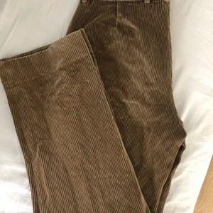 Höstiga och gröna manchesterbrallor - Ett par jättesköna och balla manchesterbrallor som är den perfekta murriga och gröna färgen. Om du bor i göteborg så möts jag gärna upp annars står köparen för frakten;))))