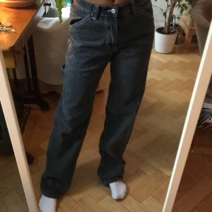 Brandymellville jeans🦋 - Intressekoll💜 Jättefina långa raka brandy mellville jeans som jag köpte i london iår 💕 byxorna är i storlek small börjar på 200 och är fler intresserade så blir det budgivning! säljer endast vid ett bra pris