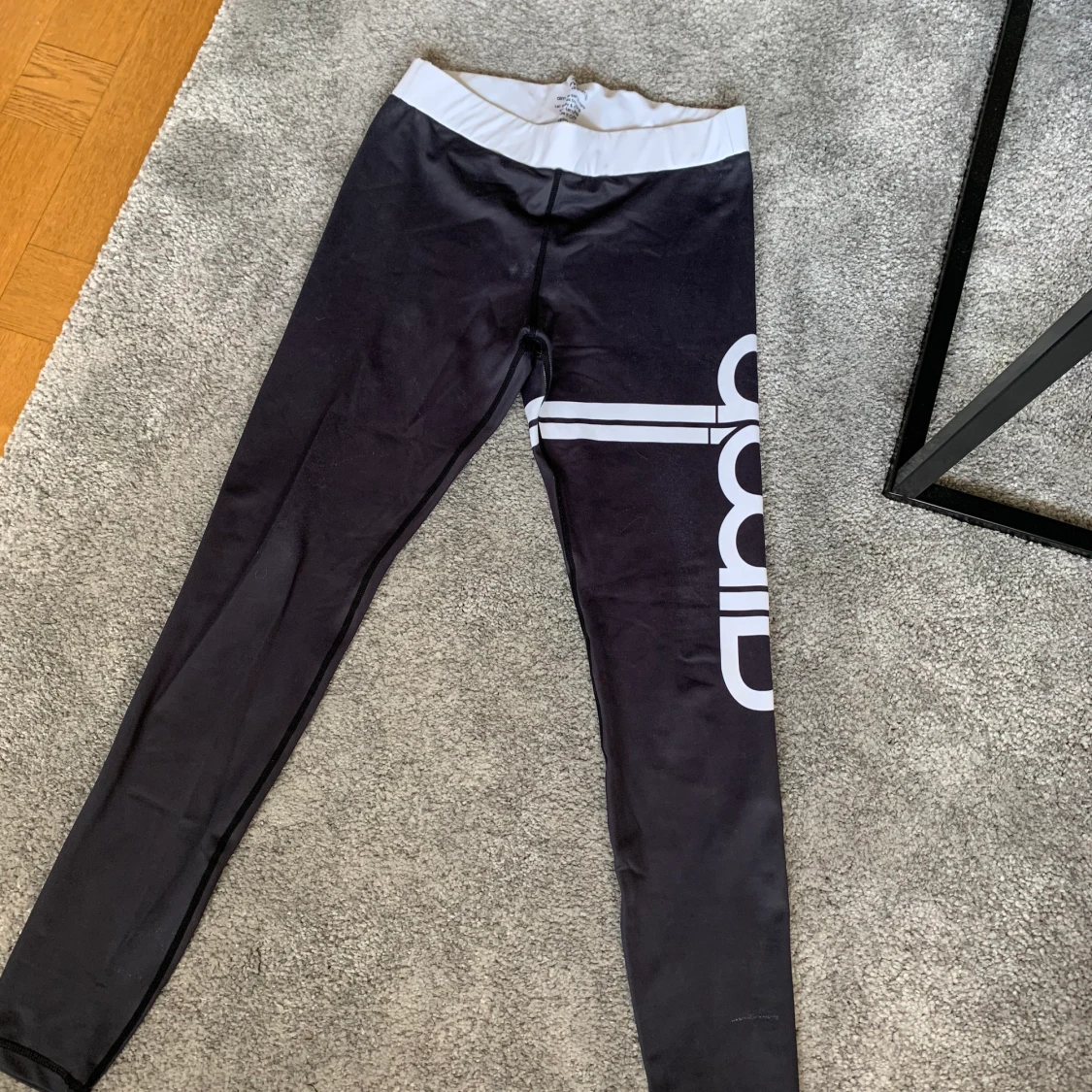 Träningstights Aimn storlek M