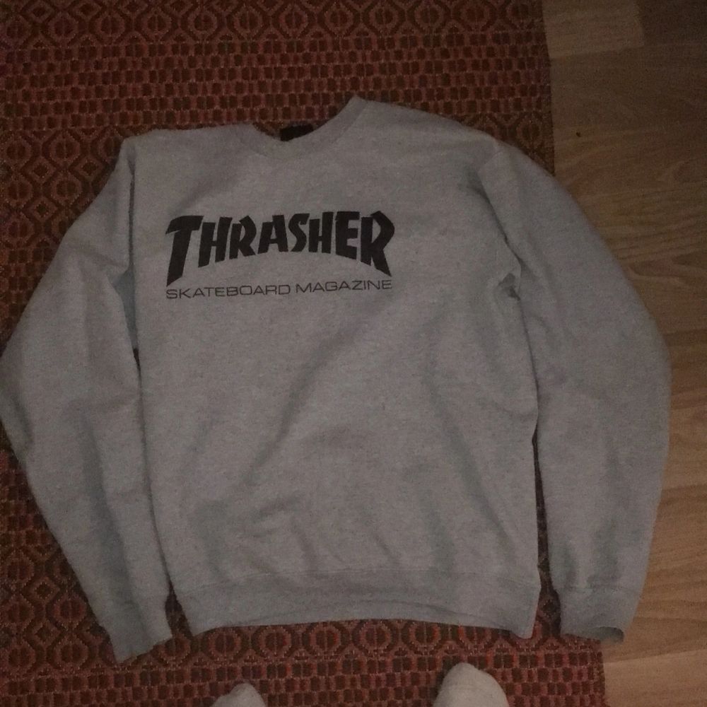 Grå Thrasher sweatshirt. Köpare står för frakt. Tröjor & Koftor.