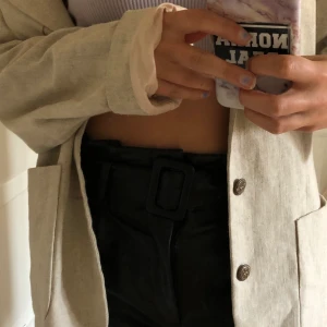 Fake läder byxor  - Så najs byxor från hm som bara inte är min stil längre👍🏽 passar skit bra nu i höst med i princip allt