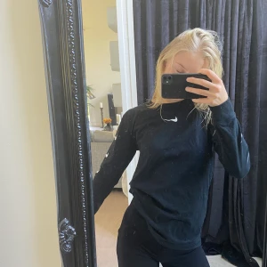 Nike tröja - En t-Shirt tröja från Nike, använd ca 2ggr och är i väldigt bra skick!💕💕