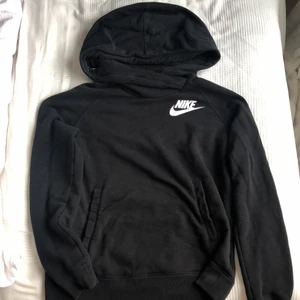 Nike Hoodie i L - Oversized Nike hoodie, bra skick 