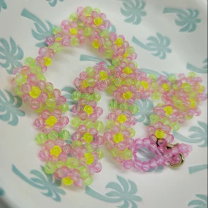 Handgjort pärlhalsband 💘 - Handgjort pärlhalsband 💘🌺