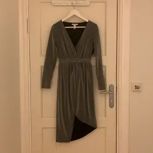 Säljer denna skitfina klänning då den aldrig riktigt kommit till användning