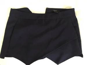  - Snygga shorts från Forever 21, storlek S, fint skick