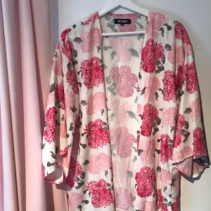 Kofta från missguided  - I bra skick, använd men inga märken eller slitage