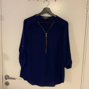 Blus - Knappt använd blus från primark! Strl 42 men skulle säga M