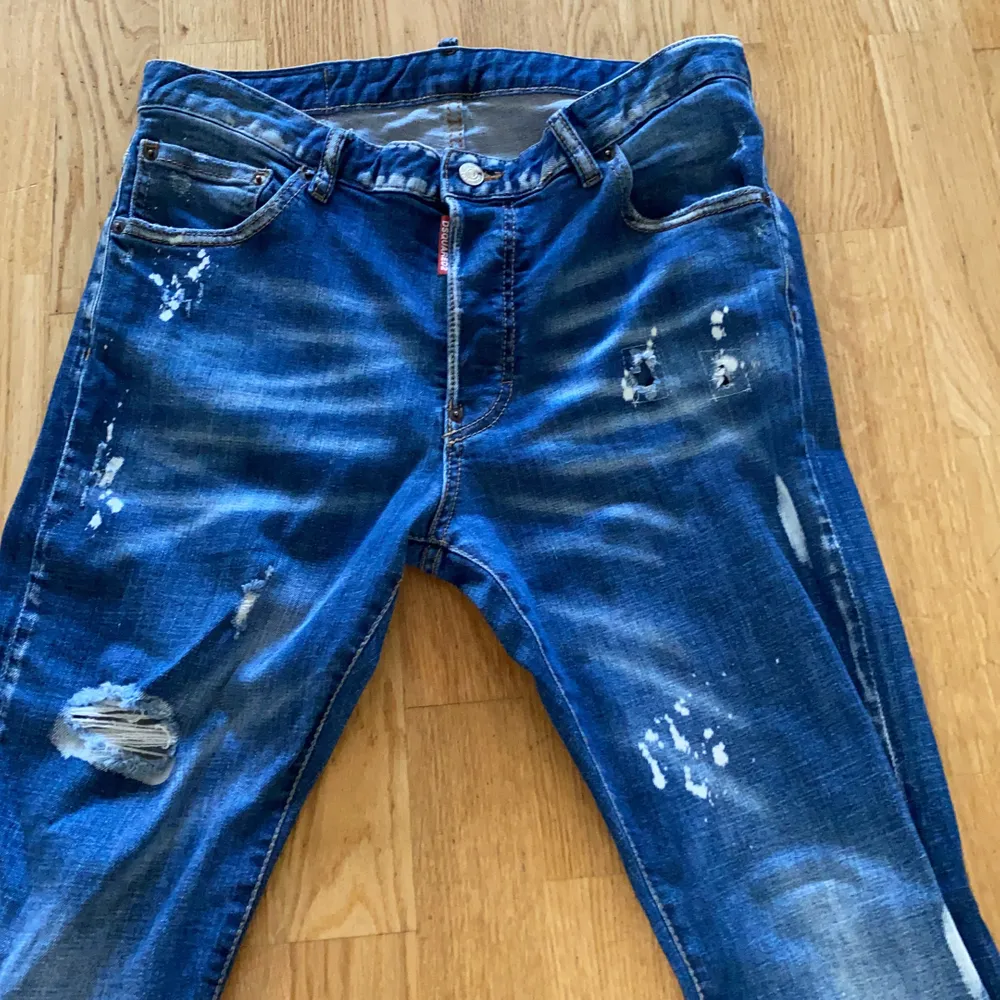 Dsquared jeans tyvärr har jag inget kvitto eftersom att det var en present och därför går jag ner i pris. Har kvar alla tags dock . Jeans & Byxor.